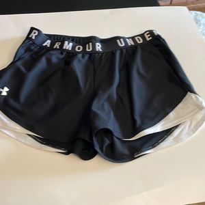 Women's UA Play Up 3.0 Twist Shorts, Black/White, Size M